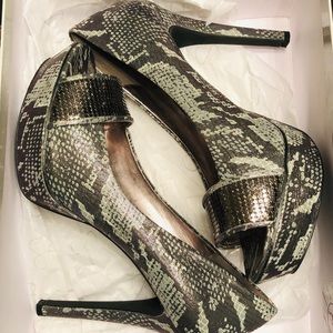 Jessica Simpson Terri Platform Pump Dark Pewter